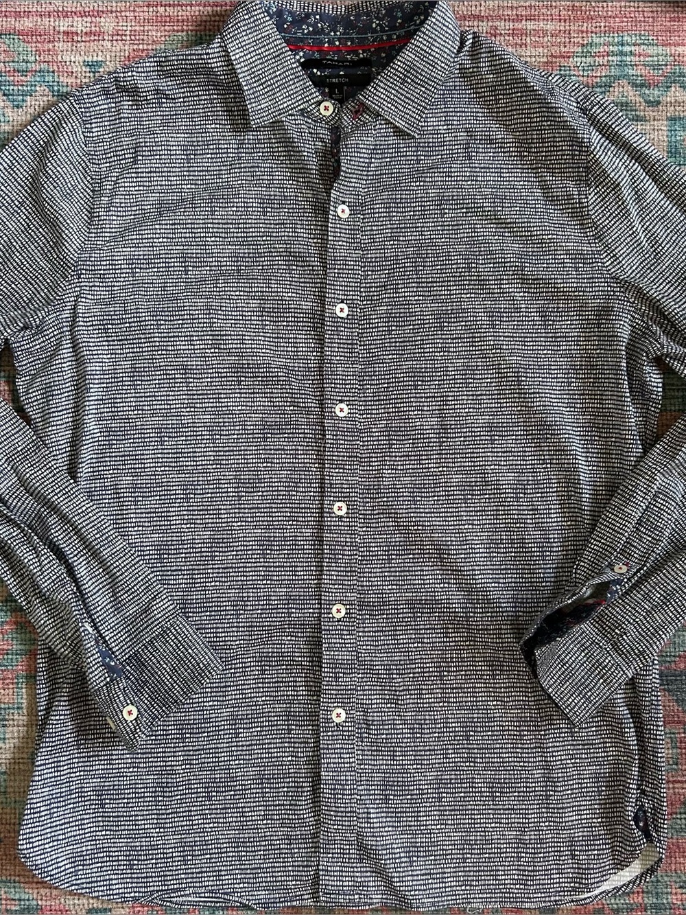 Tahari Stretch button down shirt